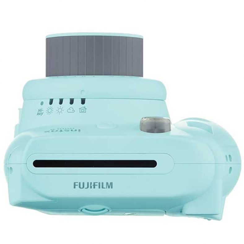 Camera that Prints Instantly Prints the Picture