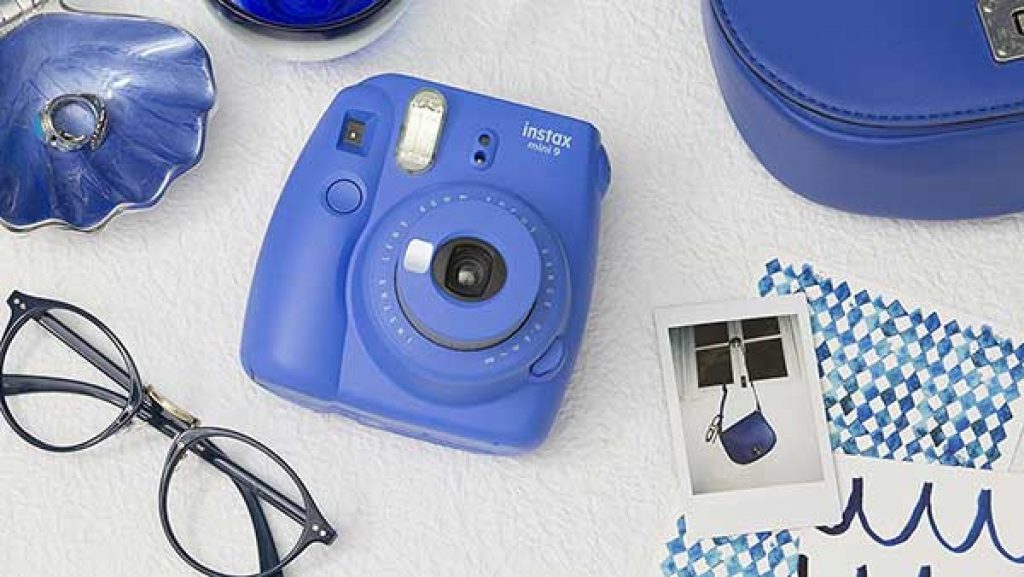 Camera that Prints Instantly Prints the Picture