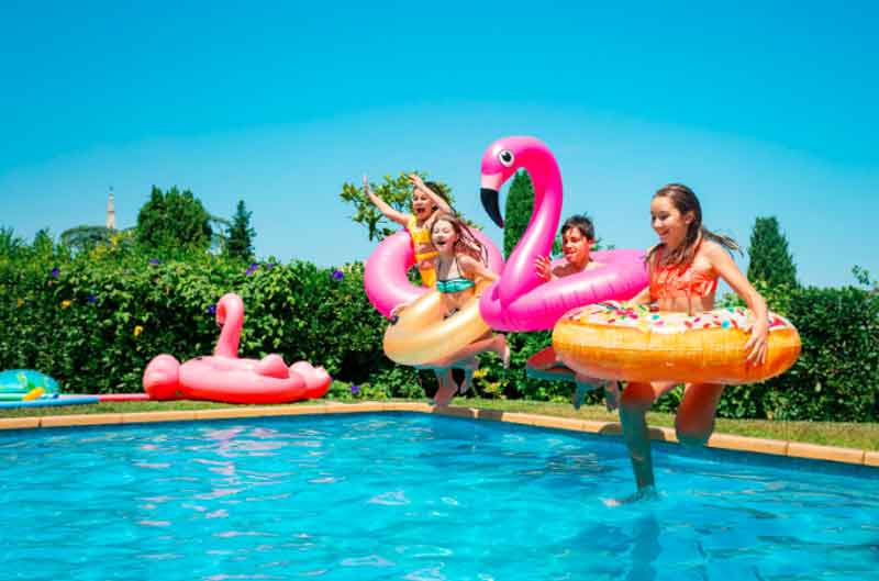 9-year-olds having a pool party